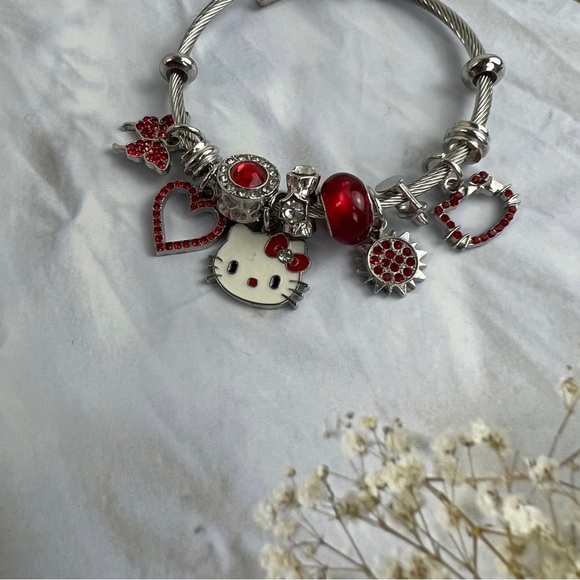 Red Hello Kitty Bracelet cute - Picture 2 of 5